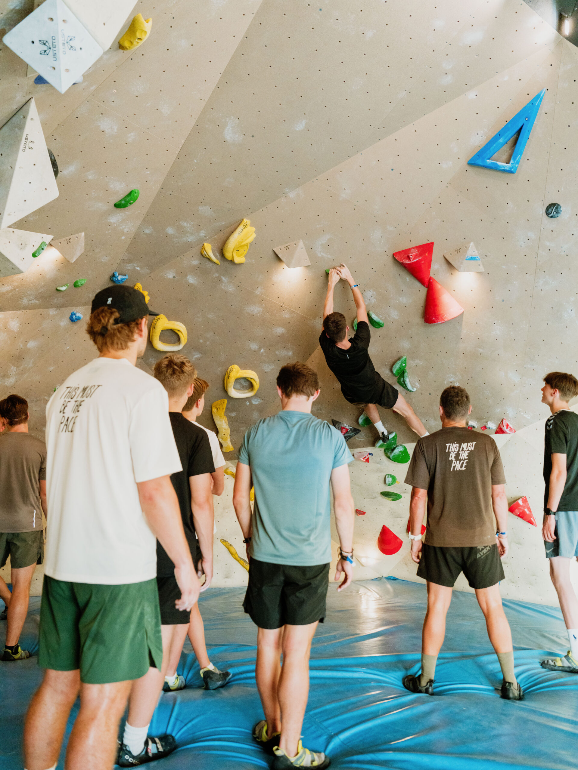 A group of people bouldering at club la santa