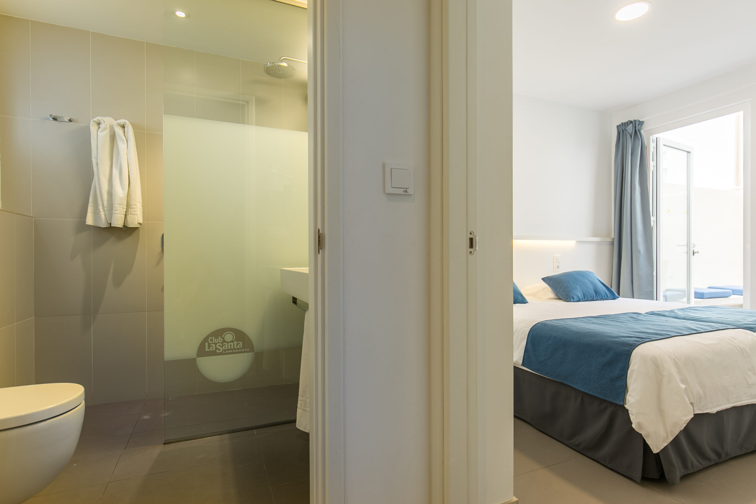 Image of Comfort 1 Bedroom 1 Bathroom apartment, showing the bedroom and the bathroom