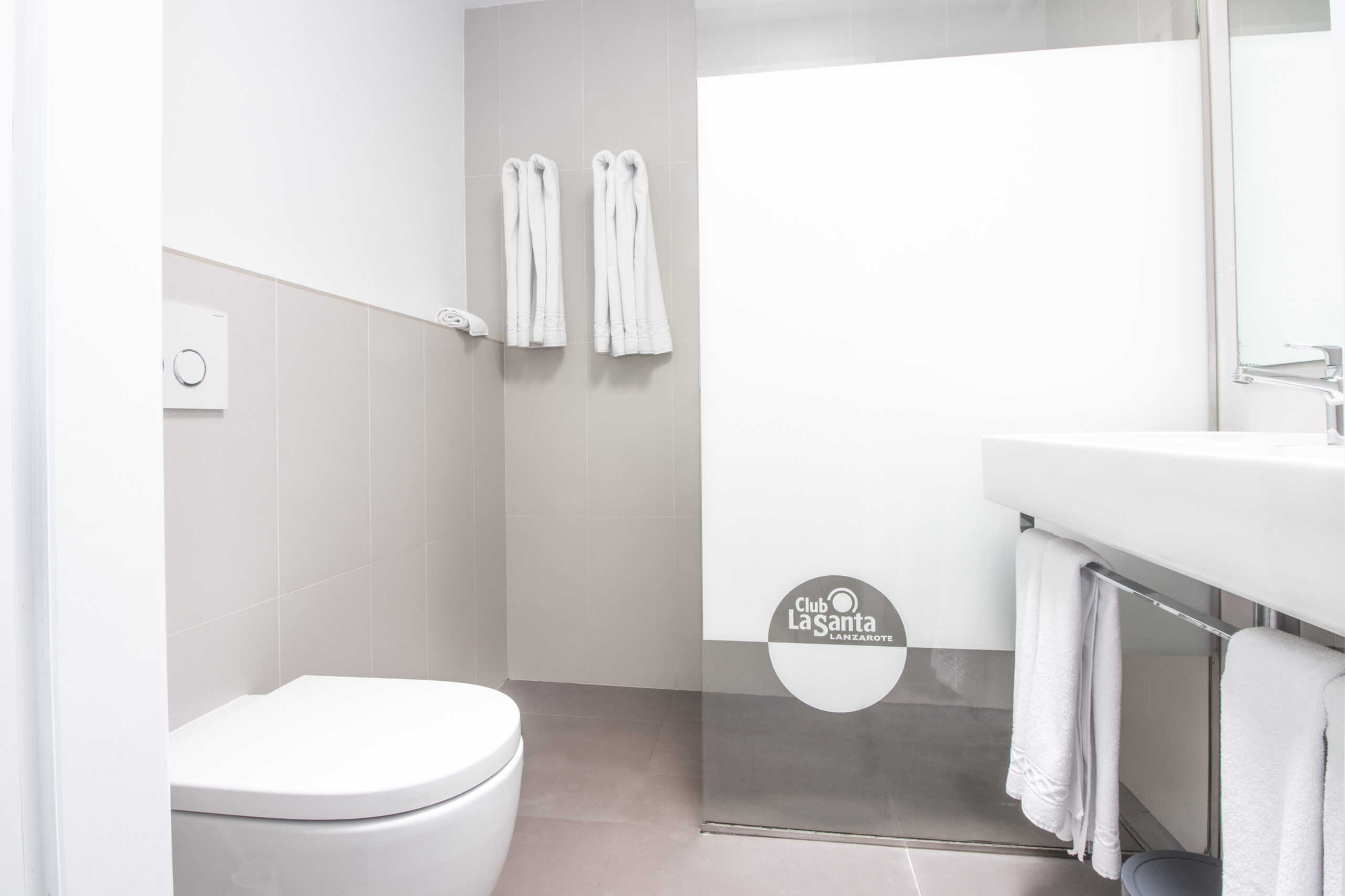 A bathroom in the comfort 2 bedroom 2 bathroom apartment at Club La Santa.